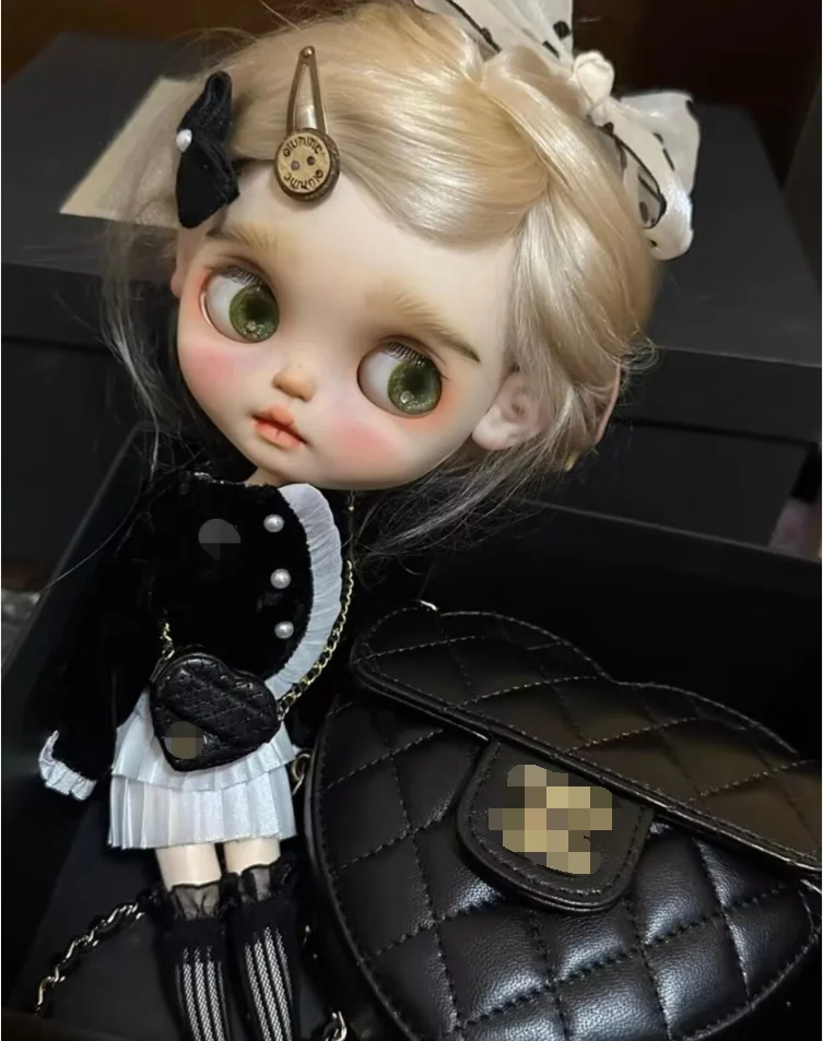 BJD Customized Blyth doll  by handmade  Jointed body  selling doll and  clothes (not ear and shoes) Hair is similar