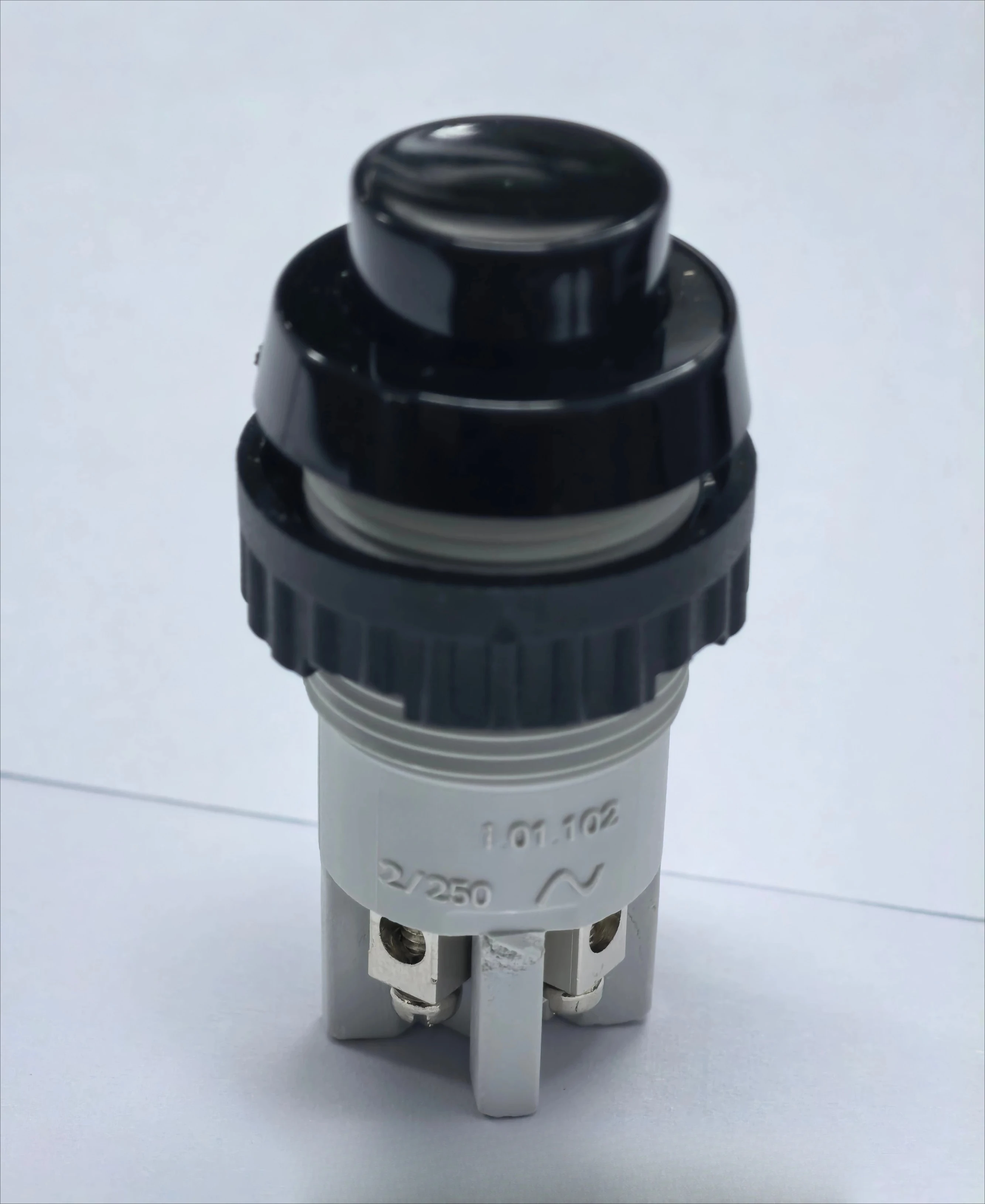 

For rafi small black button switch 1.01.102.011/0104 self-restoring one normally open one normally closed 0