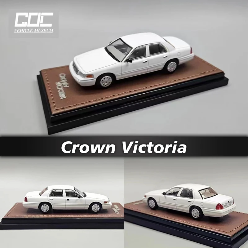 GOC In Stock 1:64 Crown Victoria Street Package White Diecast Diorama Car Model Toys