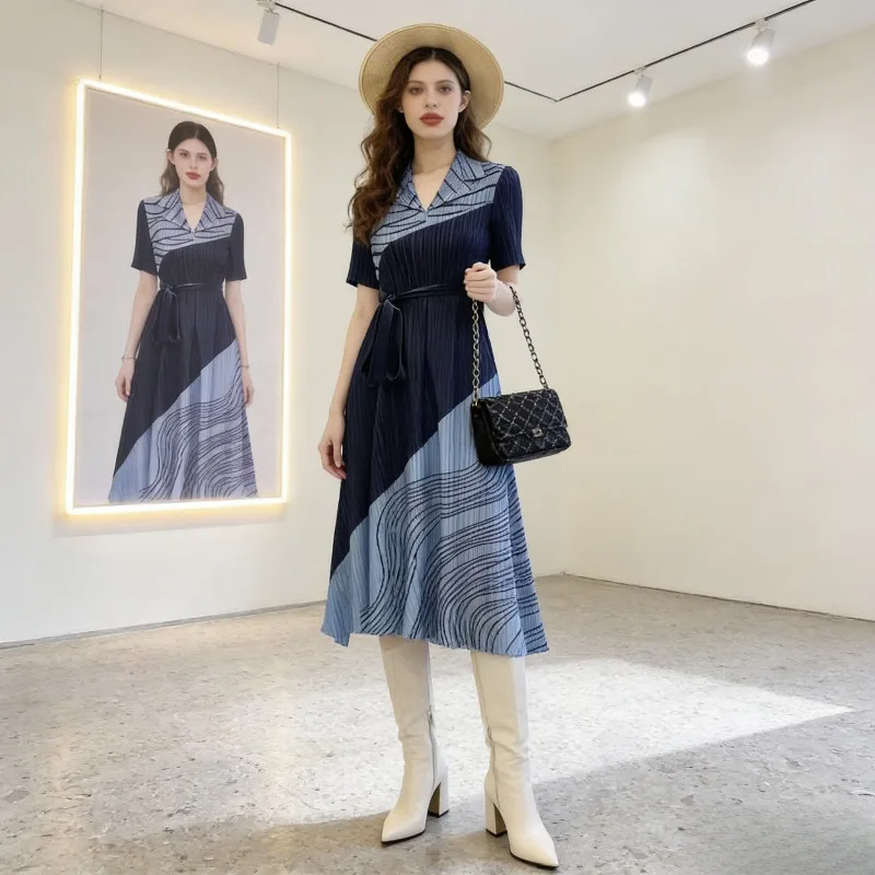 

Плиссированное платье Miyake: Новинка, свободный крой, с завязками на талии, с принтом, комфортное, с коротким рукавом, А-силуэт, большие размеры