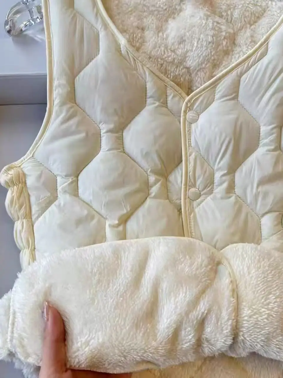 

Женский утепленный жилет на флисовой подкладке для осени и зимы, термобелье, универсальный, из полиэфирного волокна, с V-образным вырезом, внутренний слой.