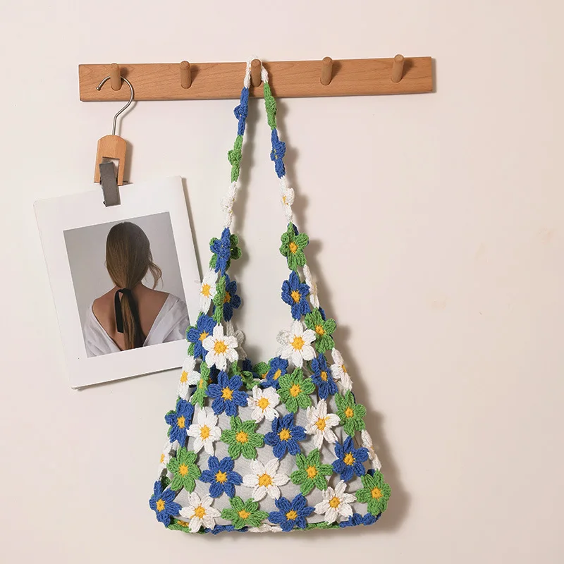 2026New large-capacity shoulder flower straw bag, new temperament hollow woven bag, seaside vacation beach bag