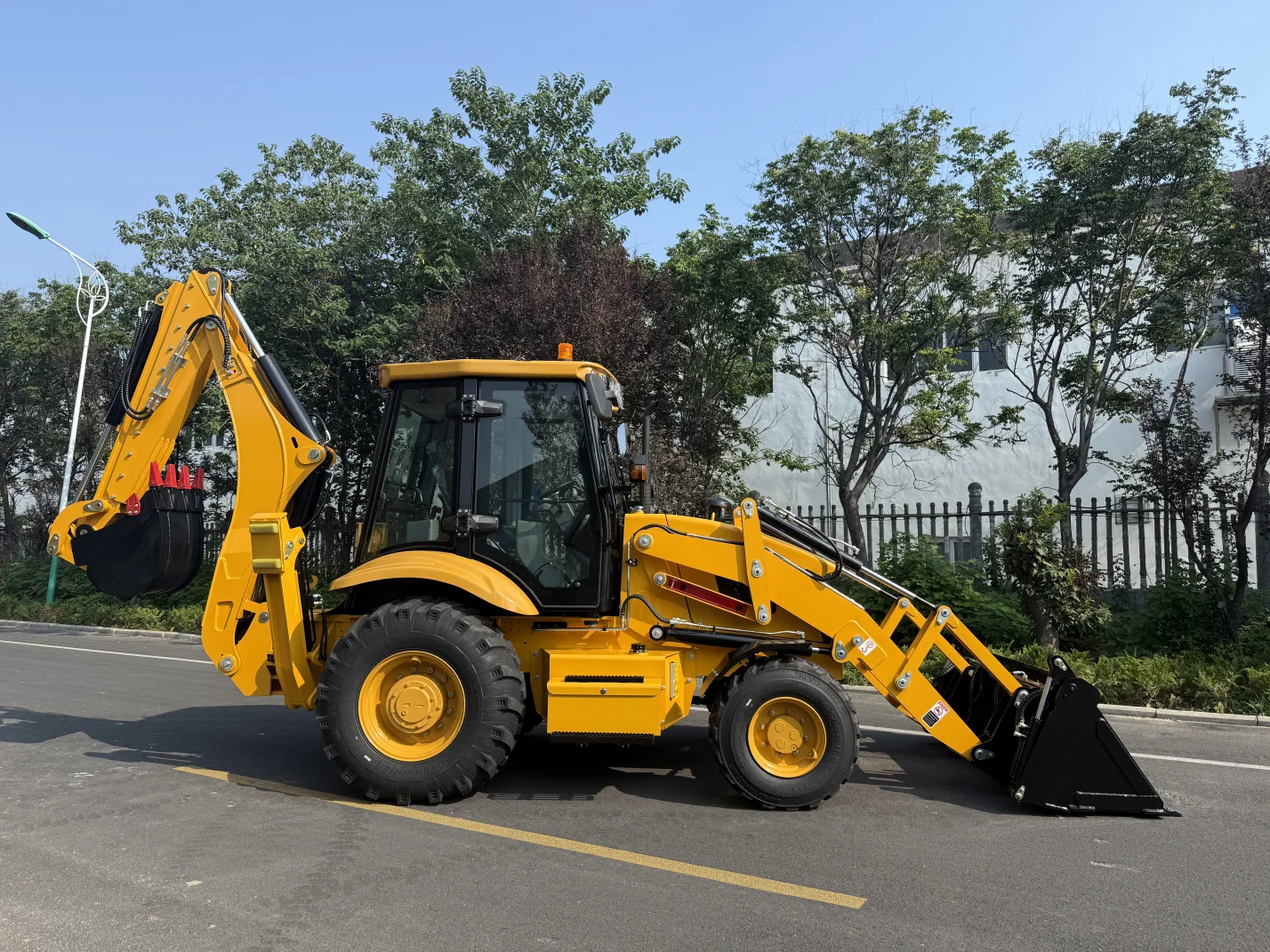 Tractor Backhoe Loader Front Shovel Rear Excavator Machine for Material Handling Soil Digging Grading and Trench Operations
