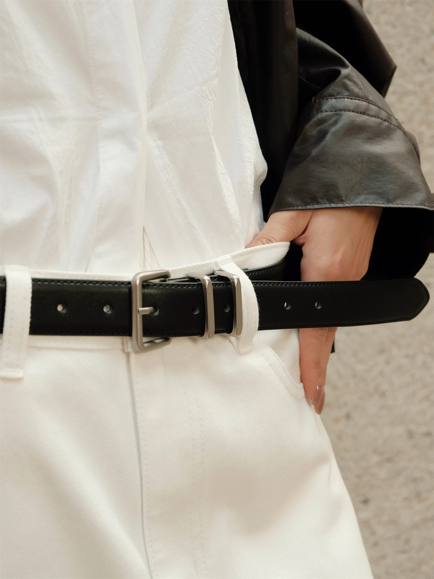 moerop-bla-enaved-leather-belt-versatile-easy-to-match-letter-element-metal-bule-ex-spring-2026-exclusive-design