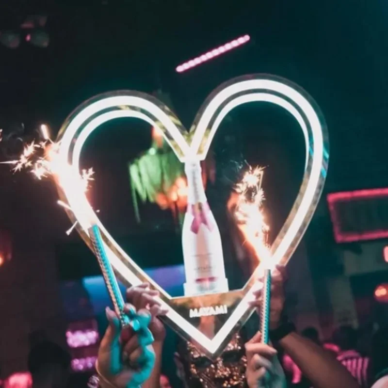 

Rechargeable Nightclub Party Heart Shaped LED Champagne Bottle Presenter Love Bottles Glorifier Lighted Wedding Decoration Sign