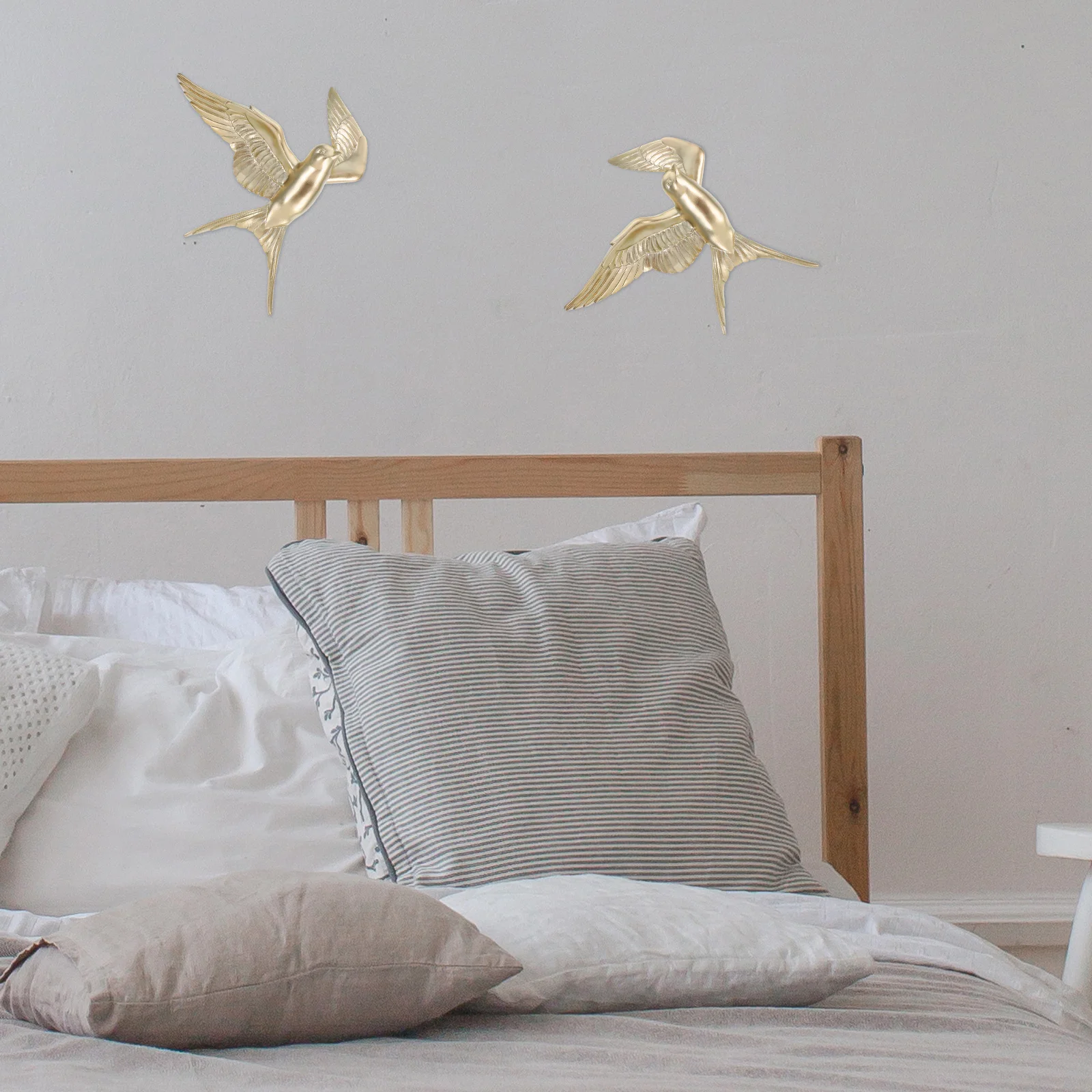 

Exquisite Resin 3D Bird Wall Hanging Sculpture Decorative Wall Ornament for Nature Living Room Decor