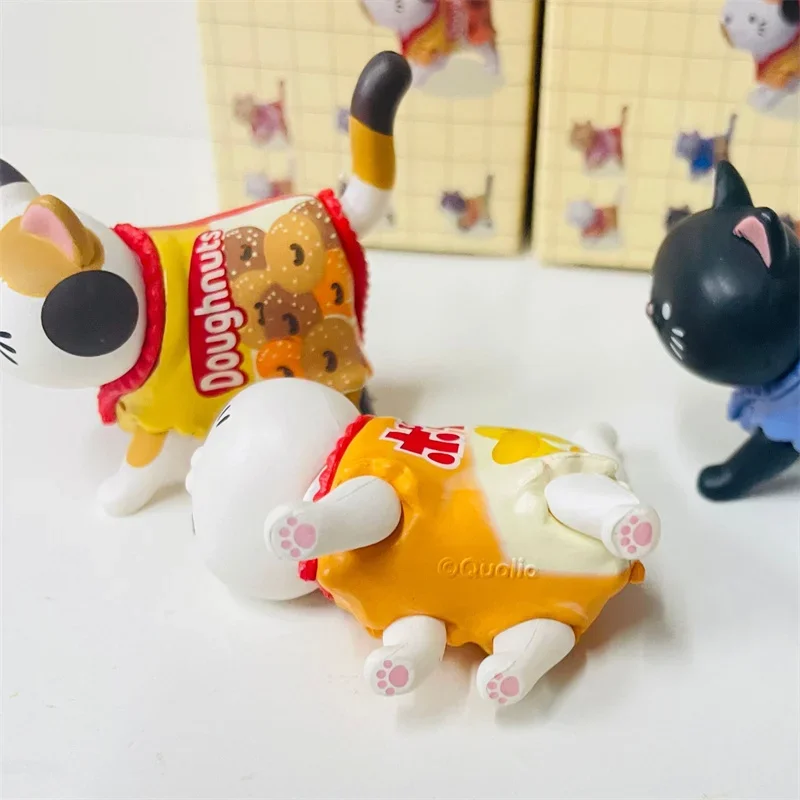 Nuova scatola cieca per gatti che indossa confezione di caramelle Snack Cat Figure Toys bambole per gattini decorazione per borsa cieca regalo di