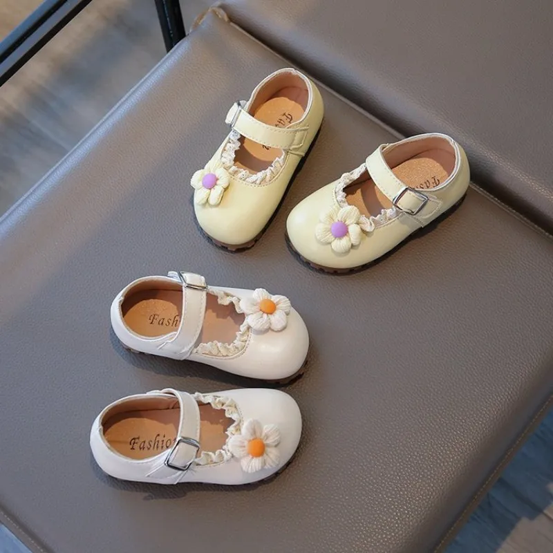 

Весенние туфли для девочек 2026: Детские кожаные туфли с цветочным дизайном – для свадеб, вечеринок и повседневной носки, на мягкой подошве