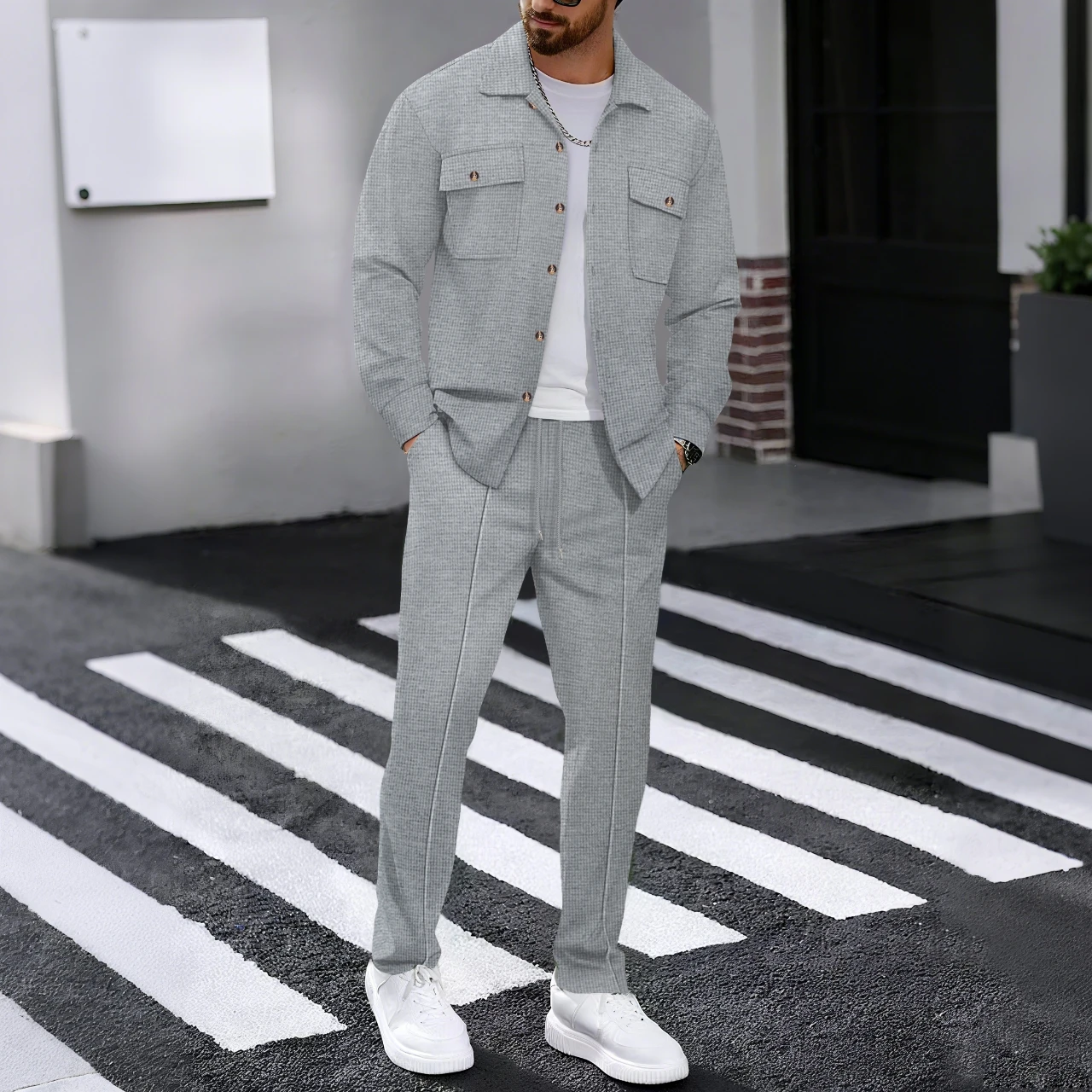 Immagine 6: Completo da uomo due pezzi, camicia a maniche lunghe con bottoni e pantaloni, tuta casual streetwear.