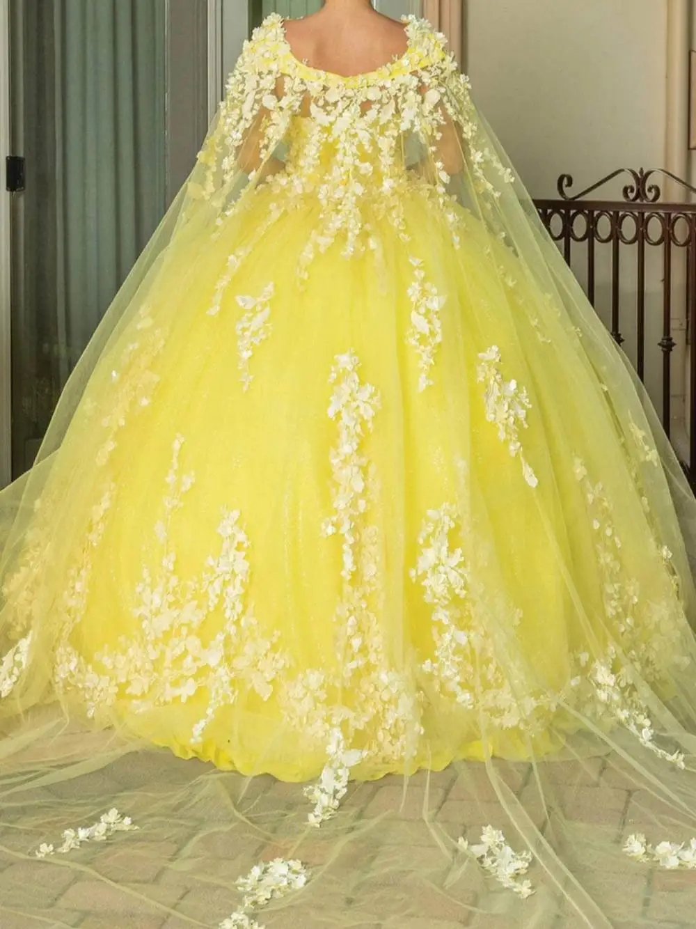 

Charming Yellow Prom Dresses With Wrap Flower Applique Puffy Sweet 16 Girl Birthday Party Gown vestidos de 15 quinceañera 2024