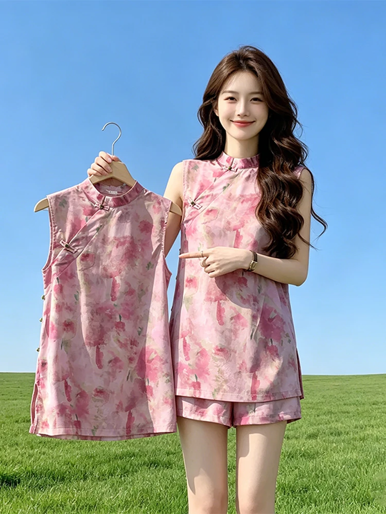 

Fashionable Chinese Style Two-Piece Set for Women Sleeveless Top And Shorts Button-Up Casual Wear Summer Collection