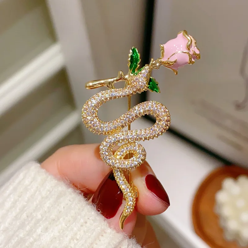 

Elegant 2025 New Chinese Zodiac Snake with Rose Micro-inlaid Zircon Brooch Chic High-end Suit Pin Luxury Accessories Corsage