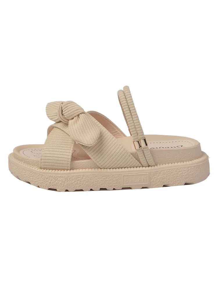 

С классическими сандалиями женского феи-ветру лета 2021. новая модная студенческая платформа на плоской подошве в Риме.