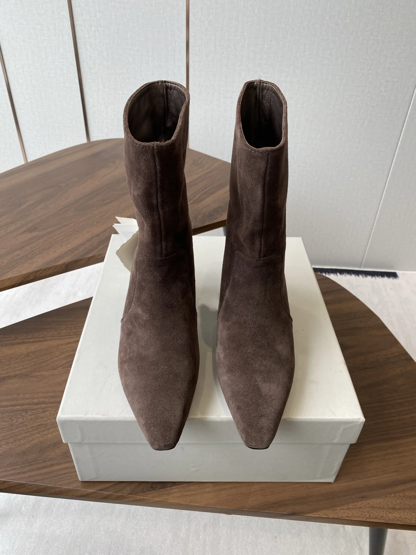 

Высококачественные ботинки серии Bc, модные на ногу, необходимые в осенью и зимой. Привлекательные, износостойкие и прочные, супер практичные.