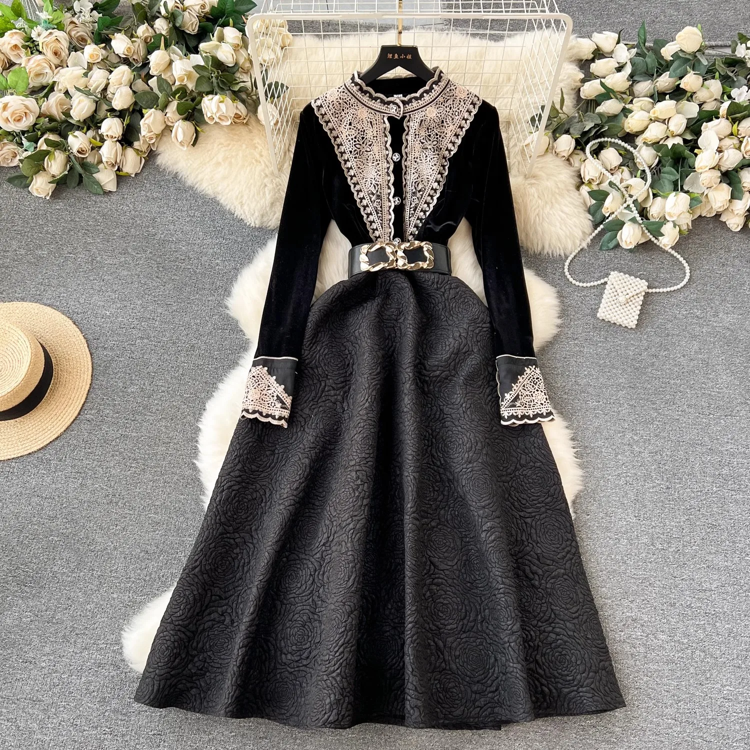 

French Retro Fashion High Quality Embroidery Velvet Long Sleeve Spring Autumn Women Elegant Belt Designer A Line Court Dresses