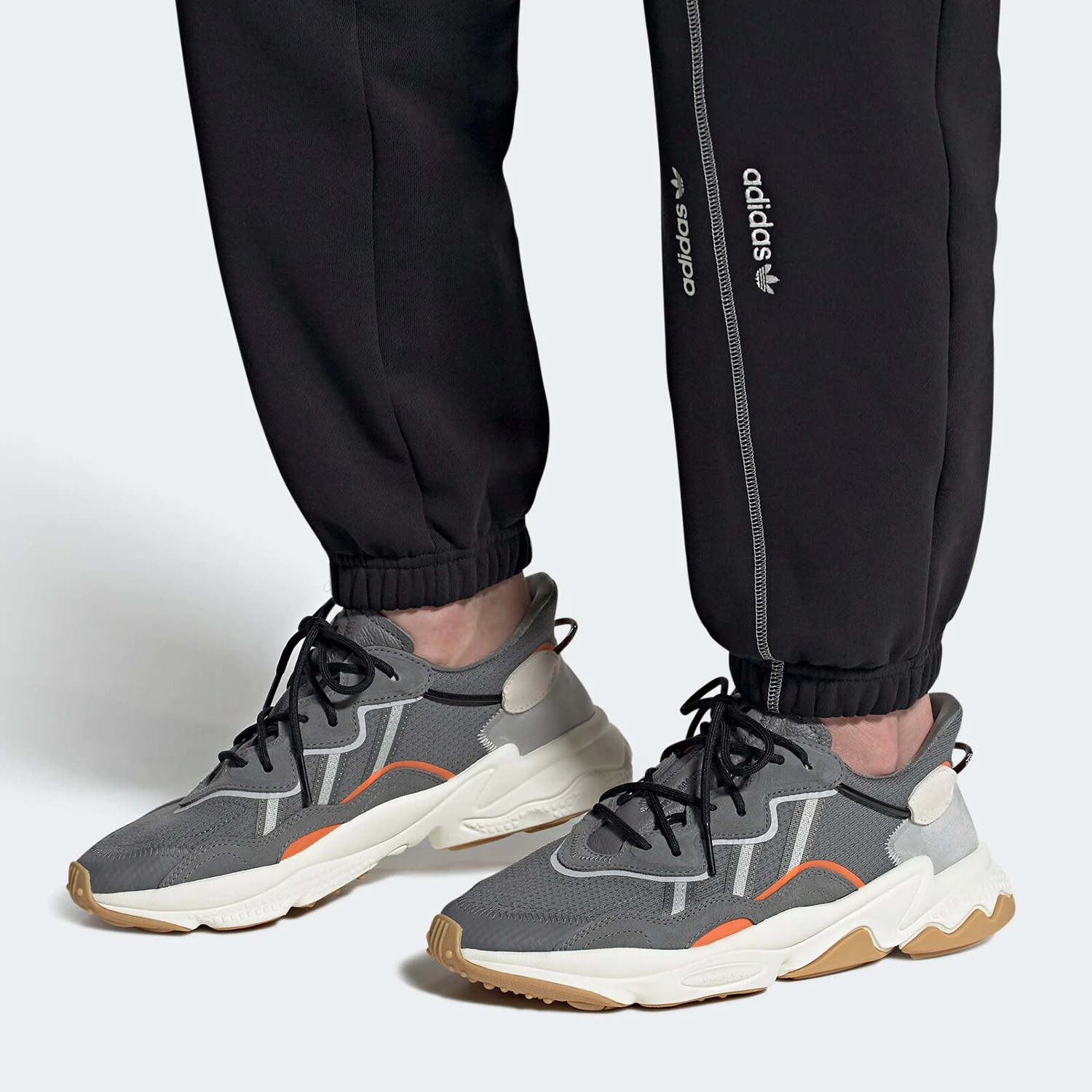 

Adidas Authentic Originals OZWEEGO Unisex Classic Casual Sports Shoes FY1569