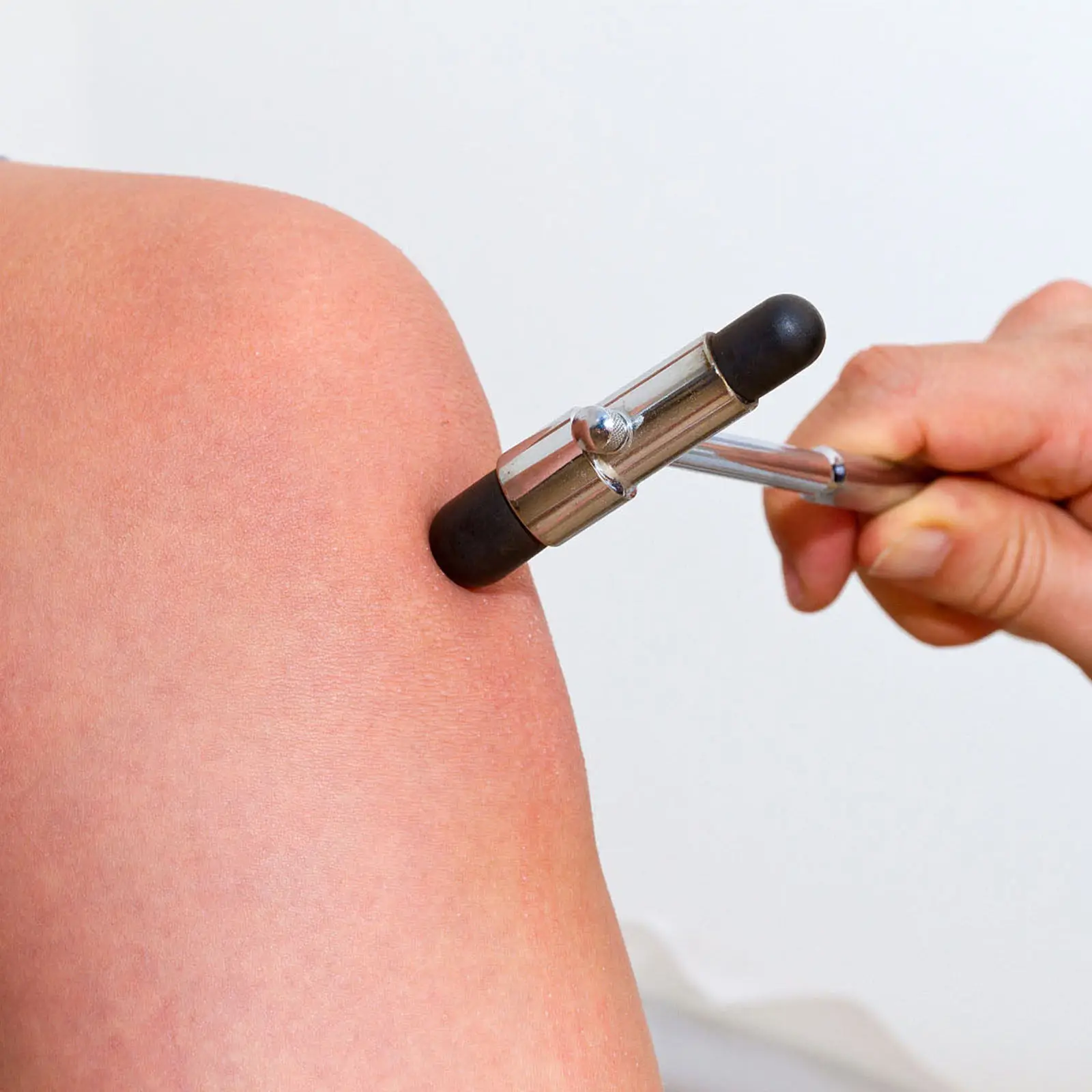 

Медицинский рефлекторный молоток (1 шт.) для проверки миотических рефлексов, Т-образный дизайн с интегрированным наконечником, выдвижная щетка, цинковый сплав