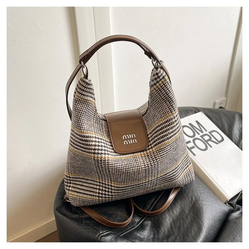 

High-End Women's Handbag Made Of Village-Printed Leather Boasting Trendy Paris Vintage Neat Spacious Daily Look​