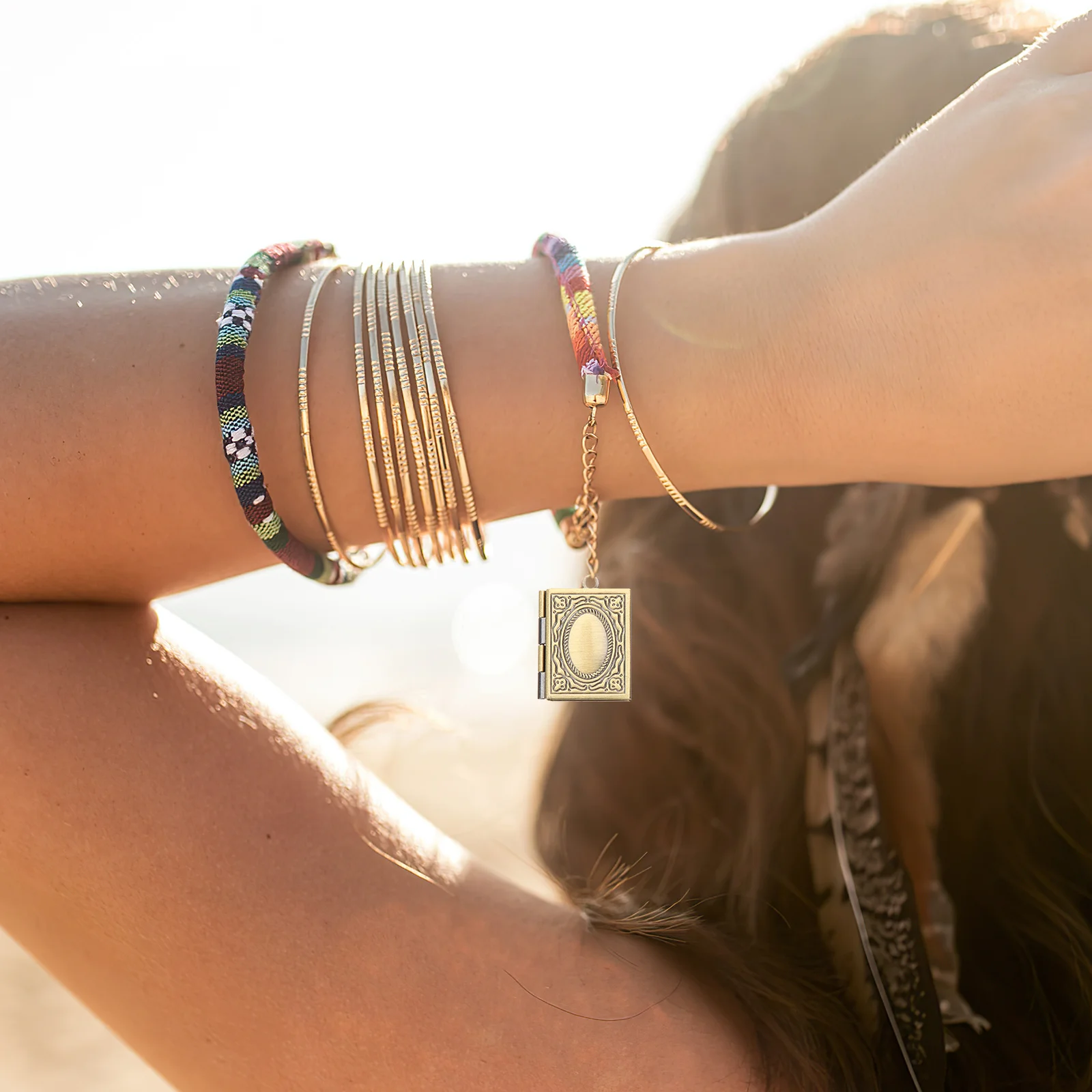 

2Pcs Vintage Locket Necklace Photo Frame Ornament Pendant Box for Bracelet Chain DIY Jewelry Craft Keepsake Gift Unisex Wearable