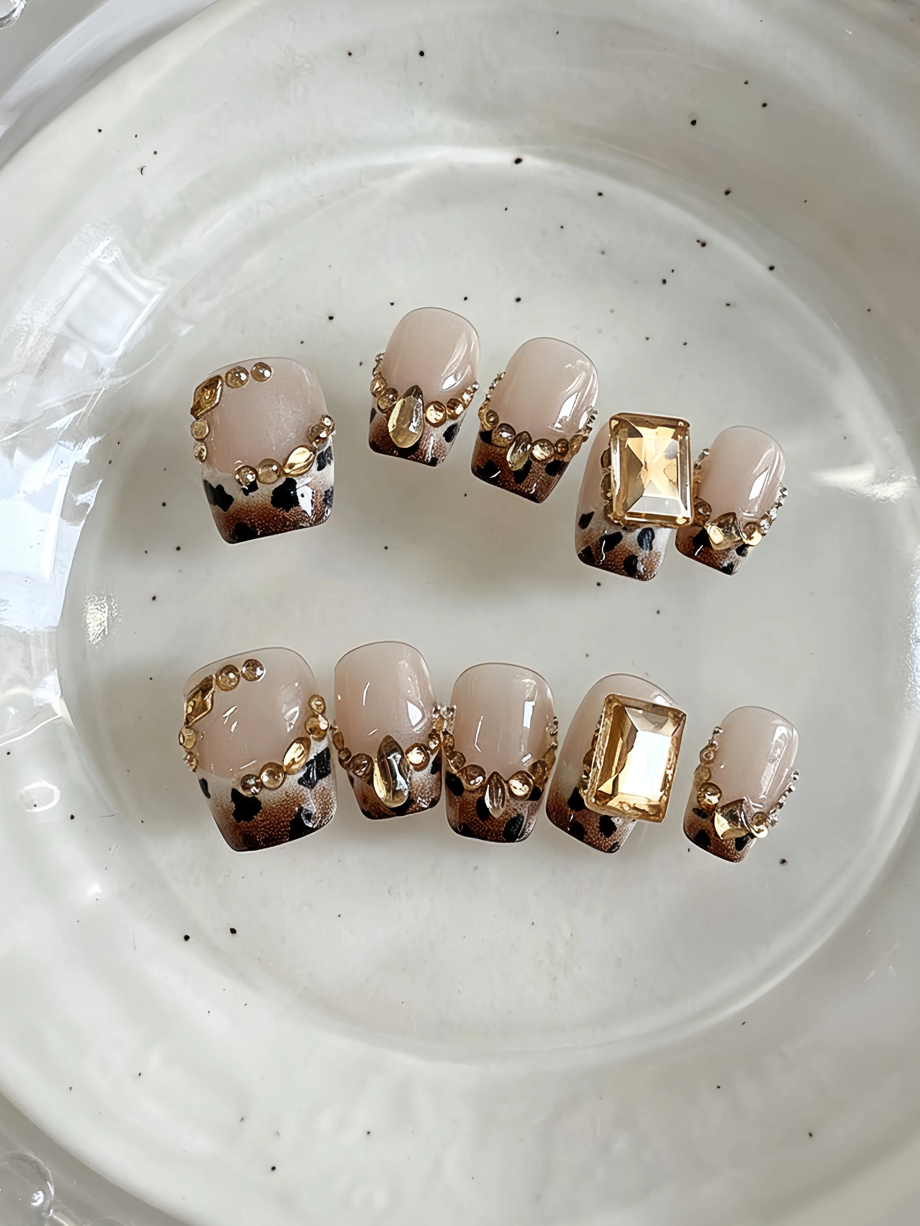 10 Pieces of Wearable Nails, Champagne Gold Diamond Retro Wild Spicy Girl Nail Stickers, Leopard Print French Light Luxury Autumn and Winter Nail Pieces