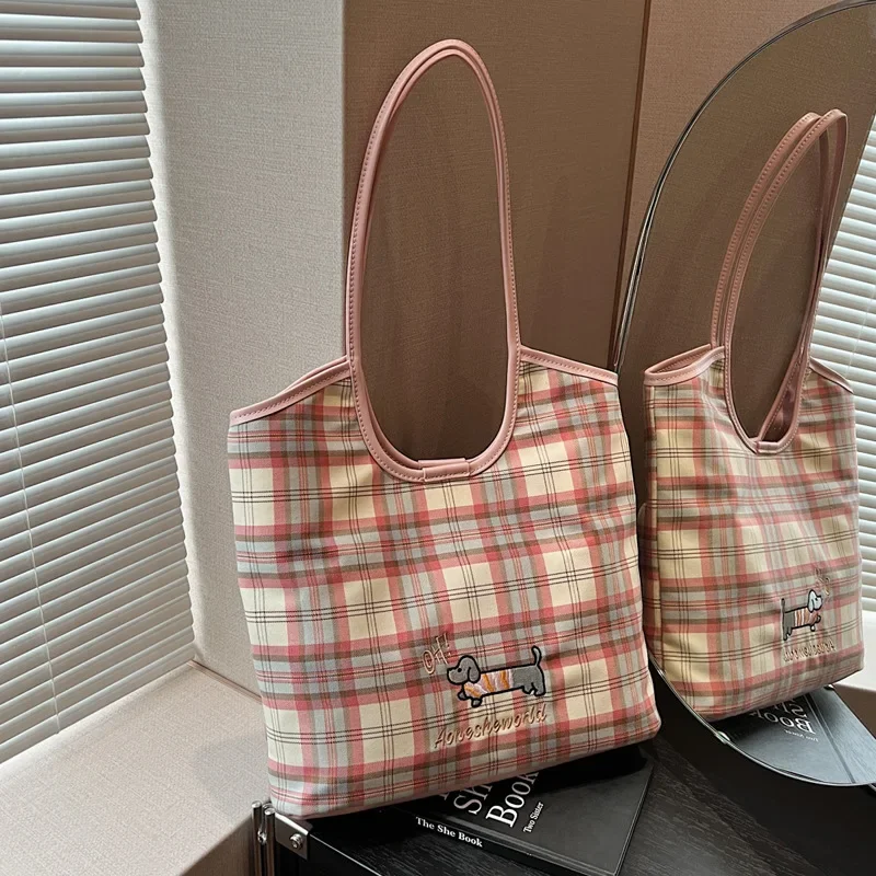 Large-capacity Contrasting Color Plaid Tote Bag Women\'s 2024 New Autumn Commuting Fashion Casual Shoulder Bag