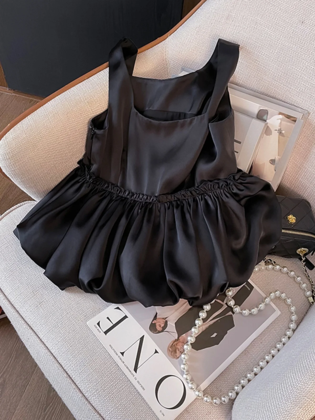 

New square neck off shoulder slim fit mushroom waist cinched black versatile camisole vest