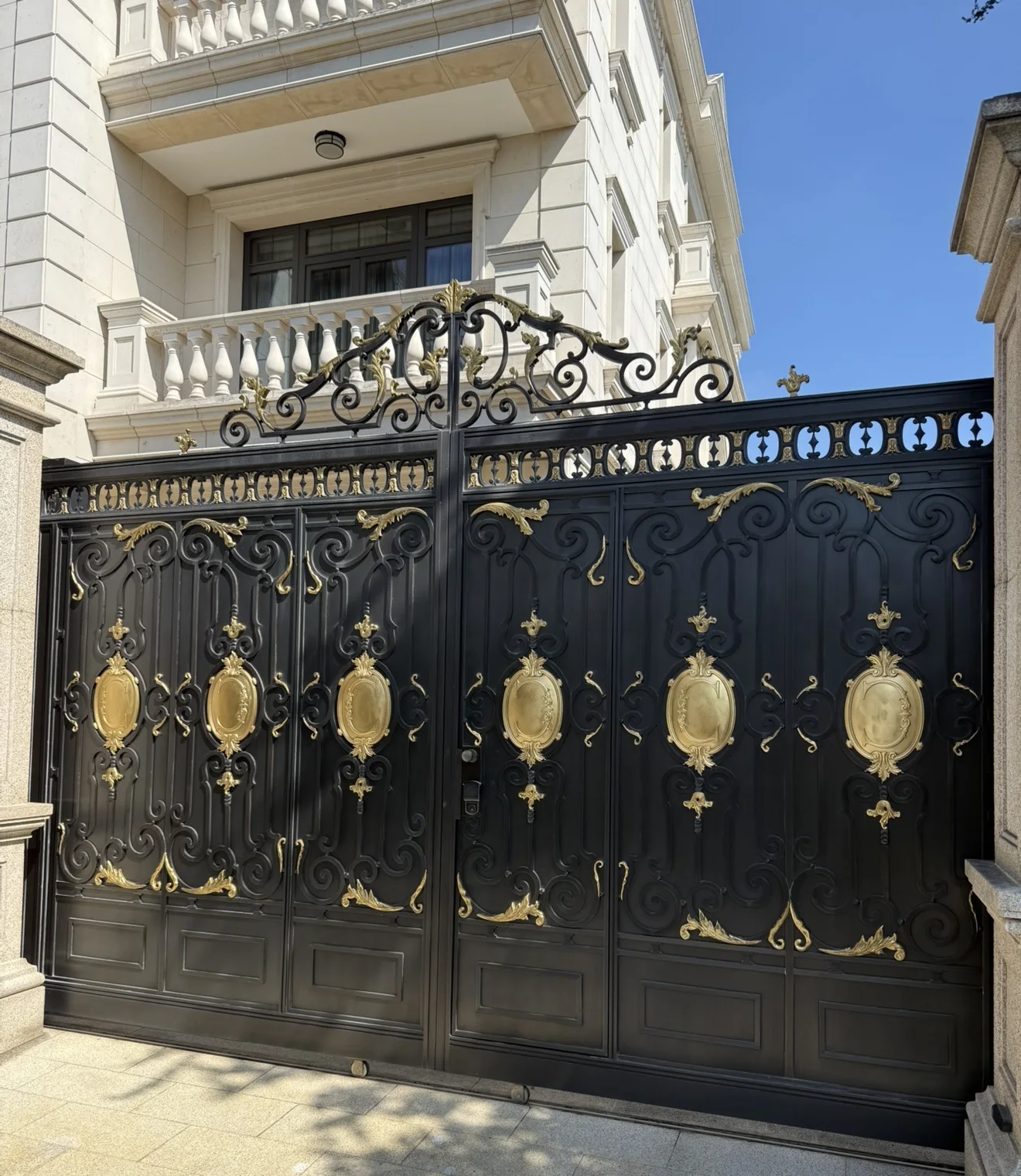 Villa Driveway Gate Patio Steel Wrought Iron Gate Design For Home