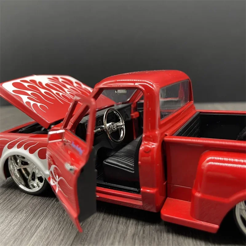 1:24 1969 Chevrolet C10 STEPSIDE High Simulation Diecast Car Metal Alloy Model Car decoration display collection gifts