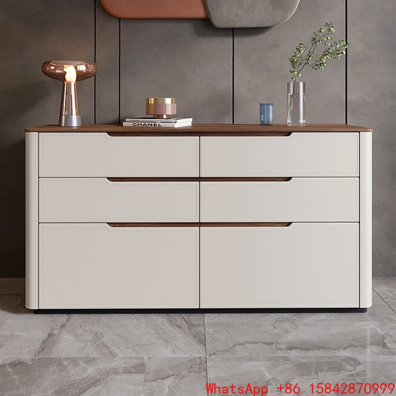 Cremefarbene Truhe aus Windsattelleder