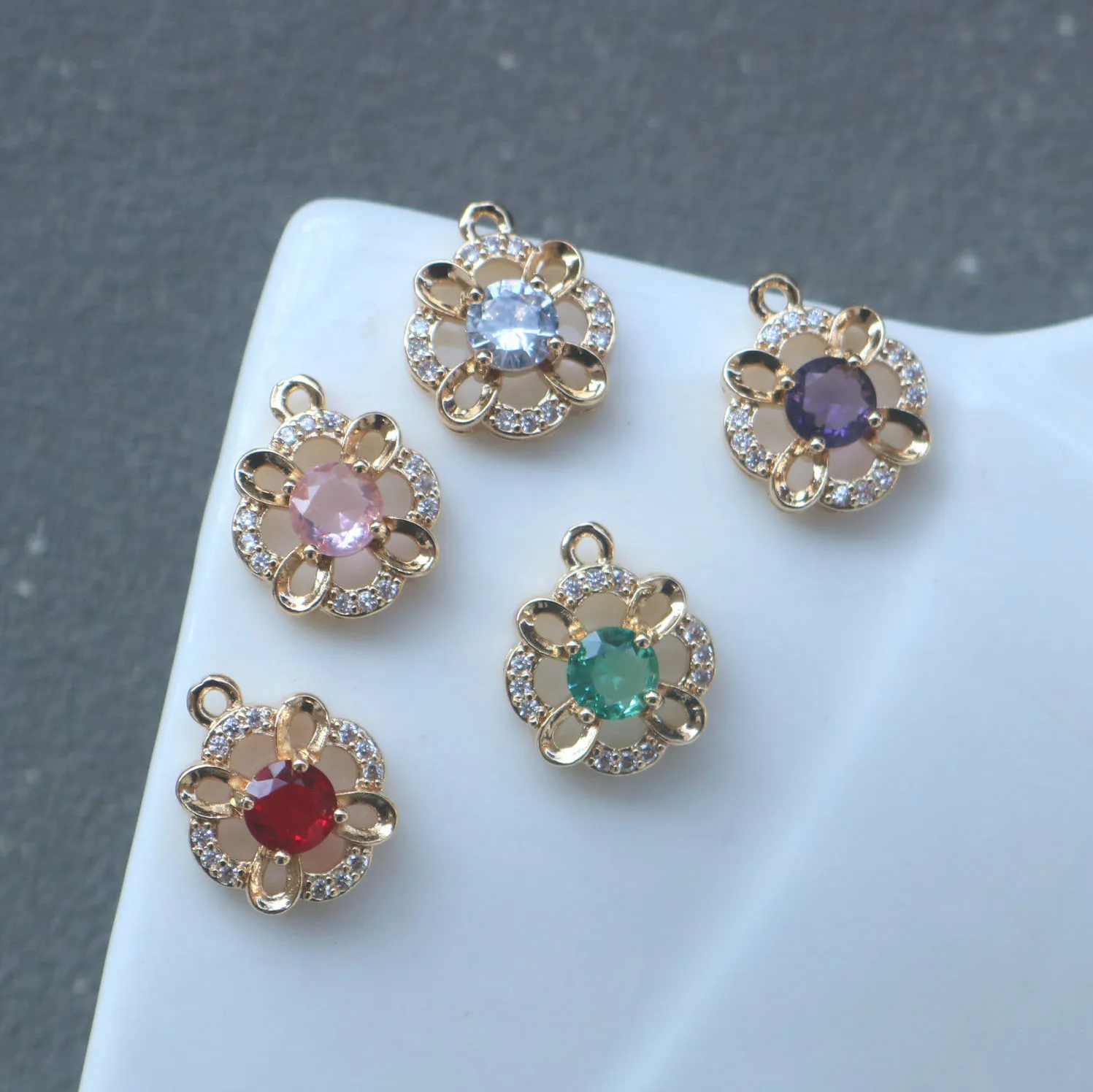 

20 шт./пакет, позолоченные микроинкрустированные цирконом, полые четырехлистные цветочные кулоны, серьги ручной работы, шпилька, ожерелье, аксессуары