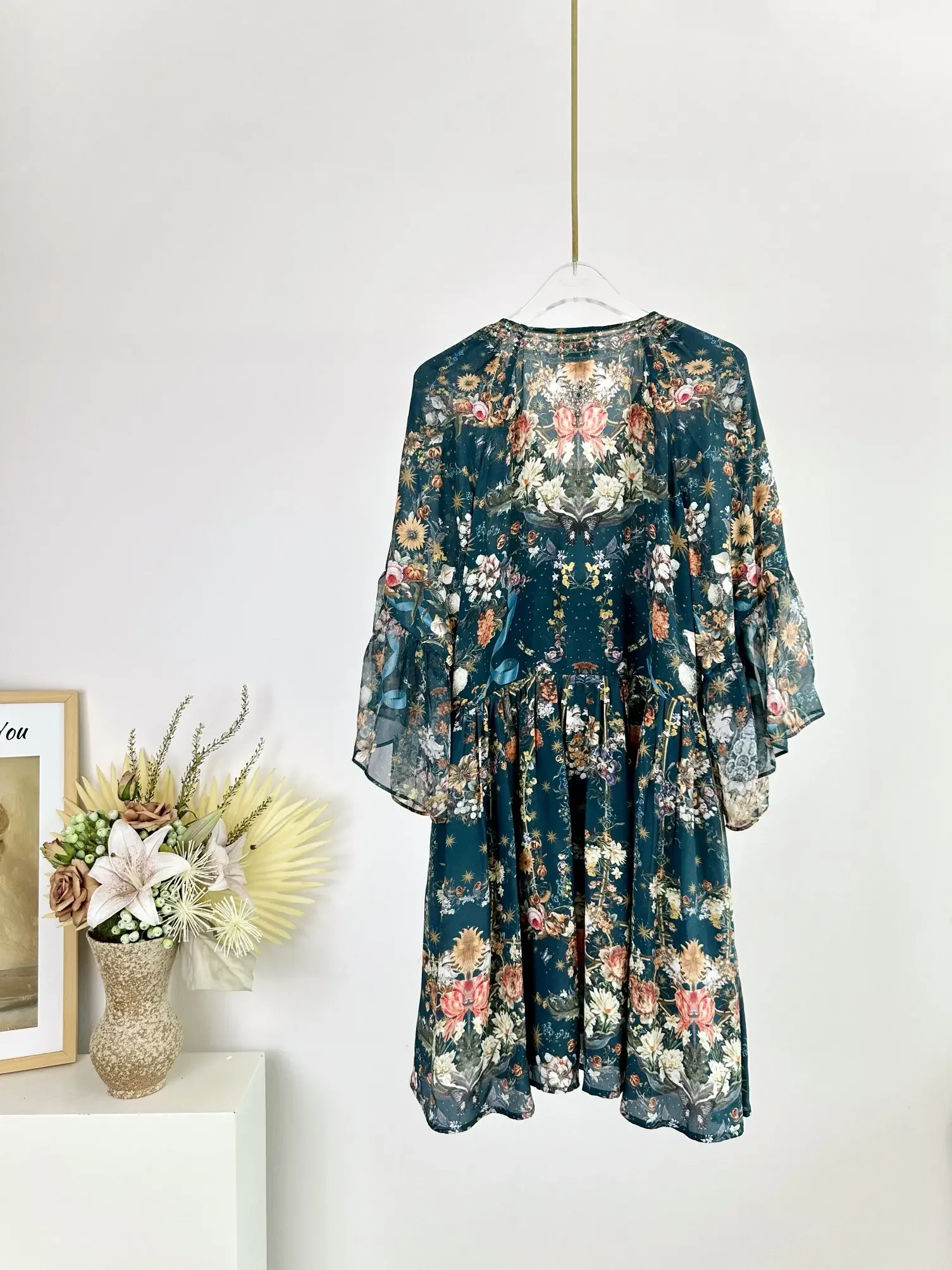 

Women Crystal Beaded Retro Silk Dress Floral Print V-Neck Flare Sleeve Loose Mini Robe