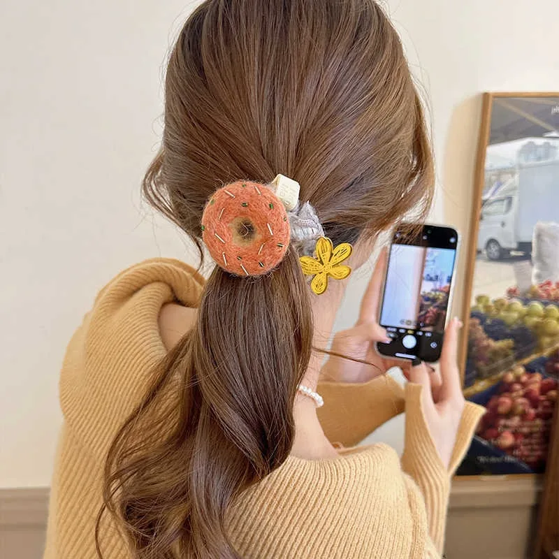 ربطات شعر Sweet Cookie الجديدة للأطفال لعام 2025 - تصميم سلك هاتف من الصوف اللطيف، ملمس راقي، ناعم غير قابل للالتصاق، أنيق للارتداء اليومي.