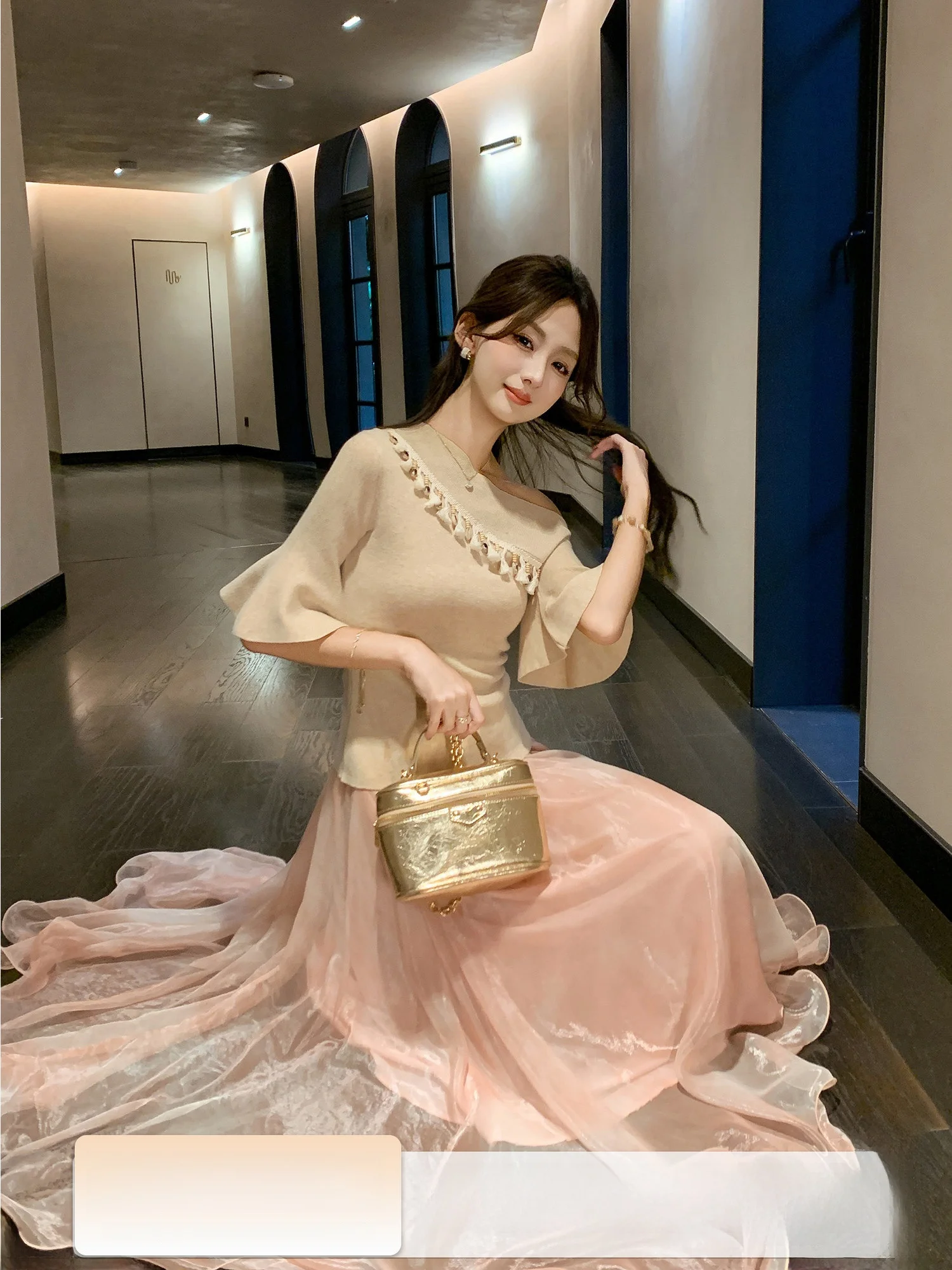 

Zhang Xinyou Moonlight Beach Irregular Asymmetrical f Sve Knitted Top Women's Autumn New Sle Ele Slimming Top