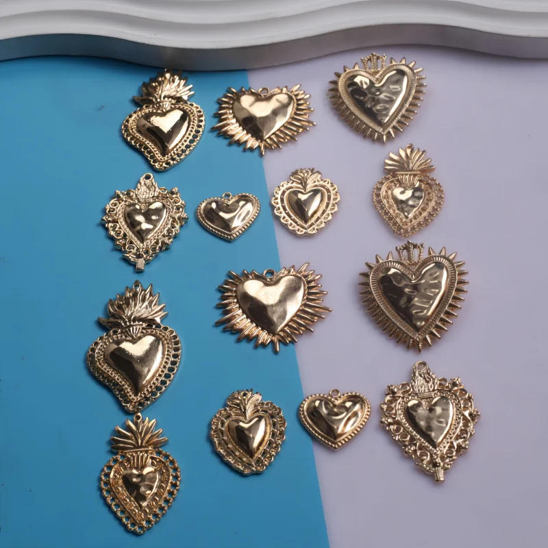 7pcs 혼합 Kc 골드 컬러 우아한 스타일 신성한 심장 합금 펜던트 DIY 매력 보석 금속 액세서리 F3