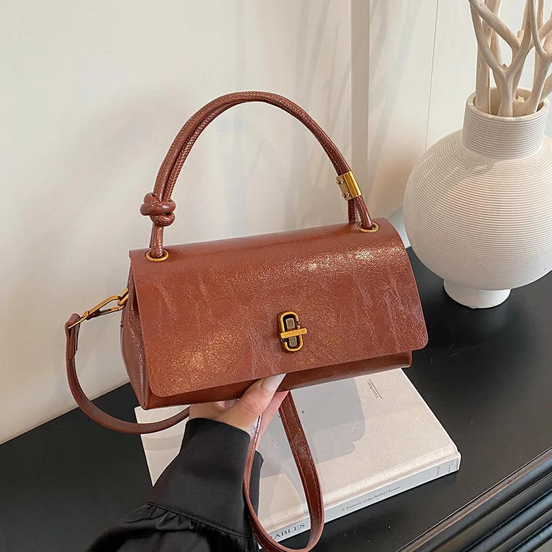 

Retro Oil Wax Leather Single Shoulder Bag Women's Handbag Fashionable Street Style Crossbody Bag with Inner Pocket
