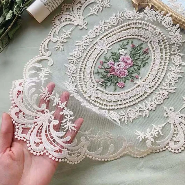 1PC Nakrycie stołu do jadalni Haftowany obrus Elegancki okrągły koronkowy obrus Podstawki pod kawę Serwetka Dekoracja ślubna