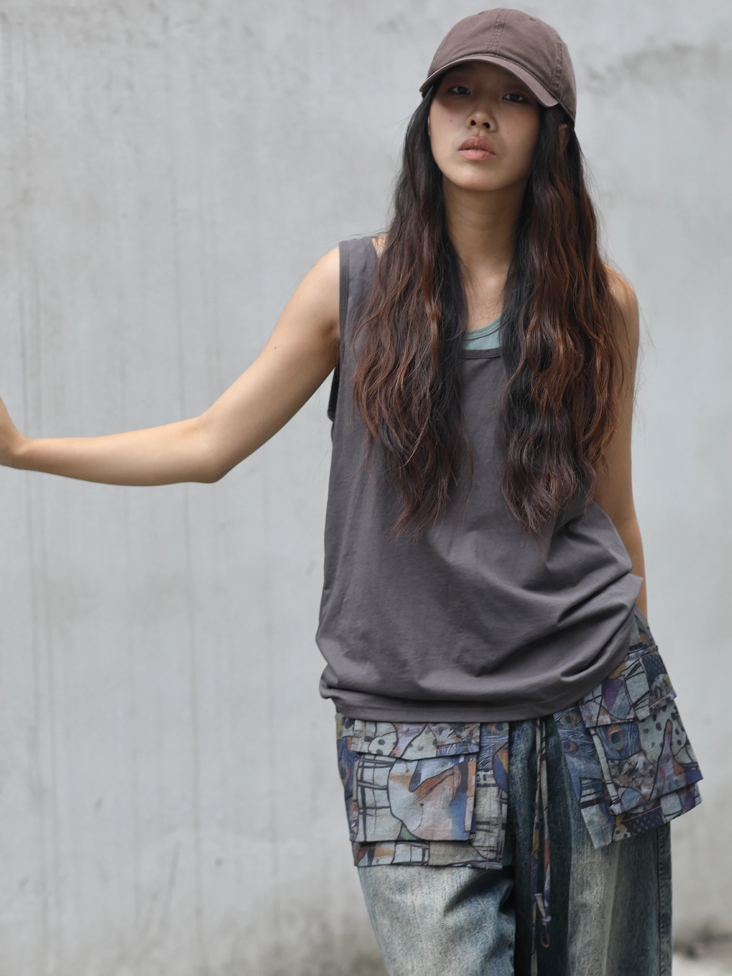 pantaloncini-in-denim-stampato-blu-in-cotone-per-bambini-con-coulisse-multitasche-con-dettagli-a-contrasto-moda-estiva
