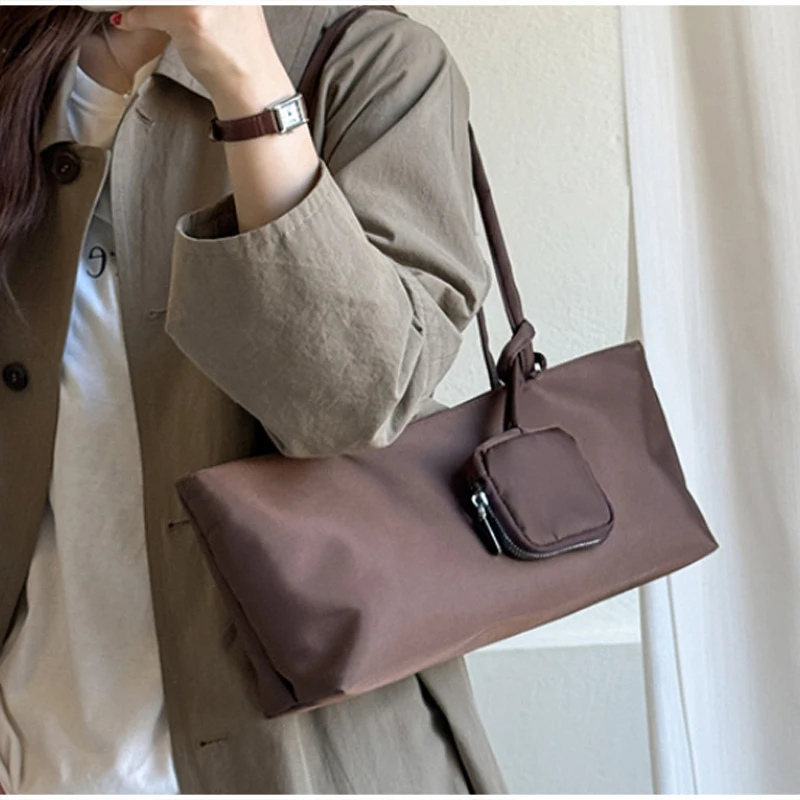 Minimalistische Nylon-Umhängetasche mit passender Handtasche, leichte, vielseitige Damen-Unterarmtasche, einfarbige Alltagstasche – Detail 19