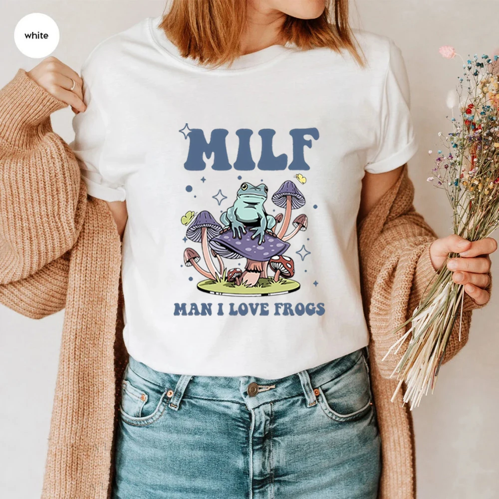 

Unisex Retro Frog T-Shirt Funny Froggy Shirts Frog Lover Shirt MILF Man I Love Frogs Graphic Shirt Summer Trendy Casual Tops