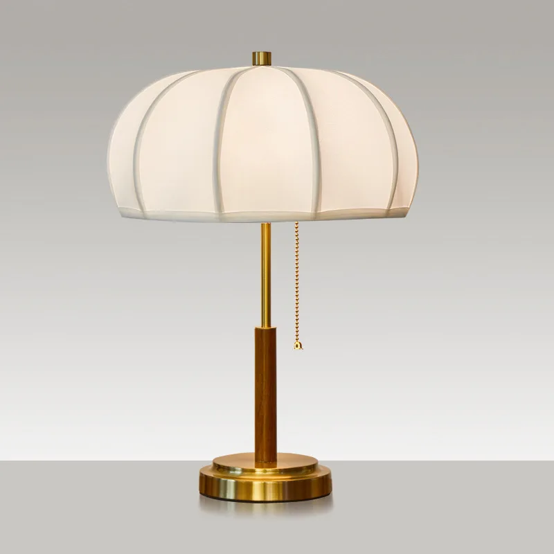 โคมไฟตั้งโต๊ะสำหรับห้องนอน ห้องนั่งเล่น โคมไฟข้างเตียง สไตล์หรูหรา ย้อนยุค ฝรั่งเศส โมเดิร์น เรียบง่าย เหมาะสำหรับห้องตัวอย่าง