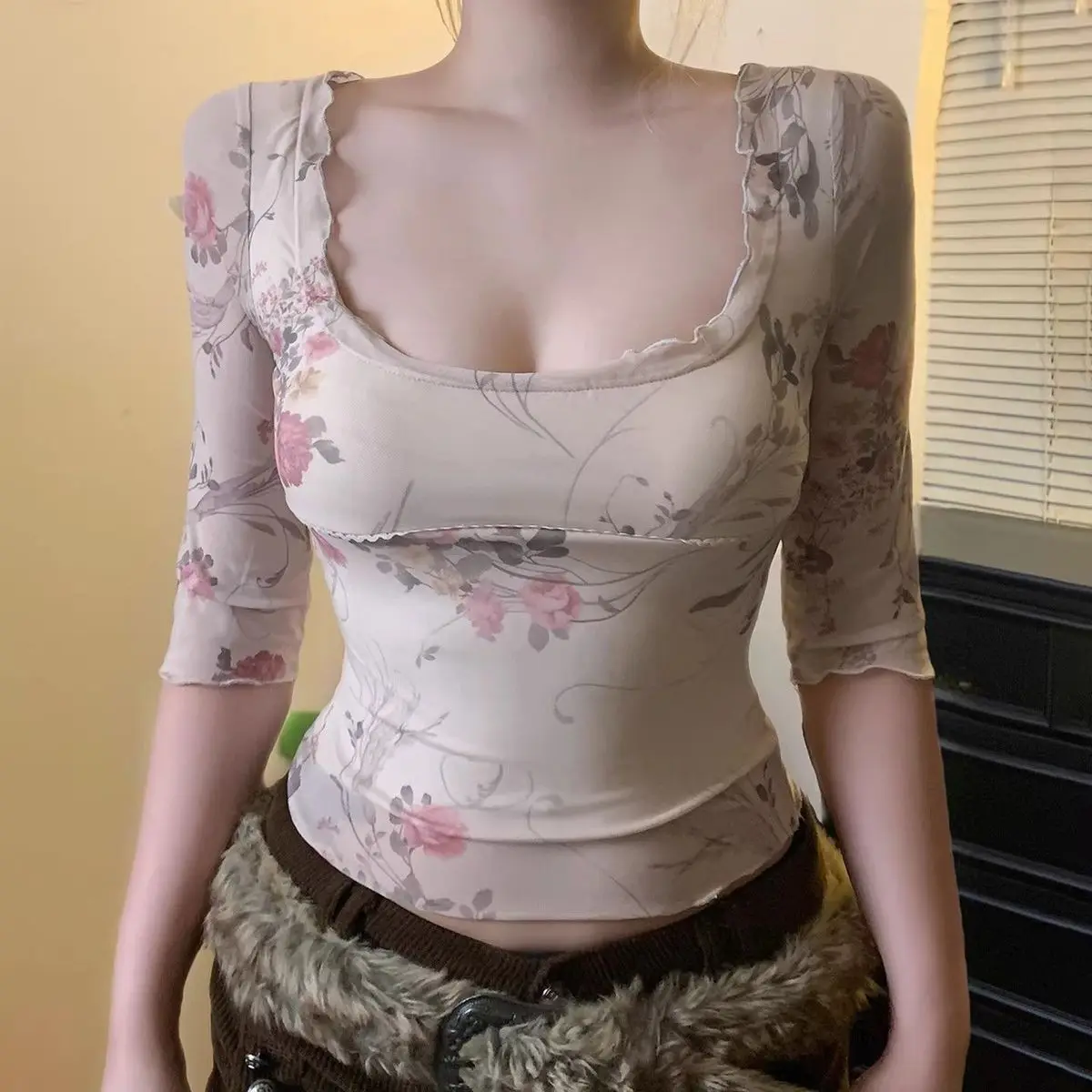 American vintage chic girl sexy V-neck floral print net fabric blouse for women in summer tight short-sleeved T-shirt style Y2K