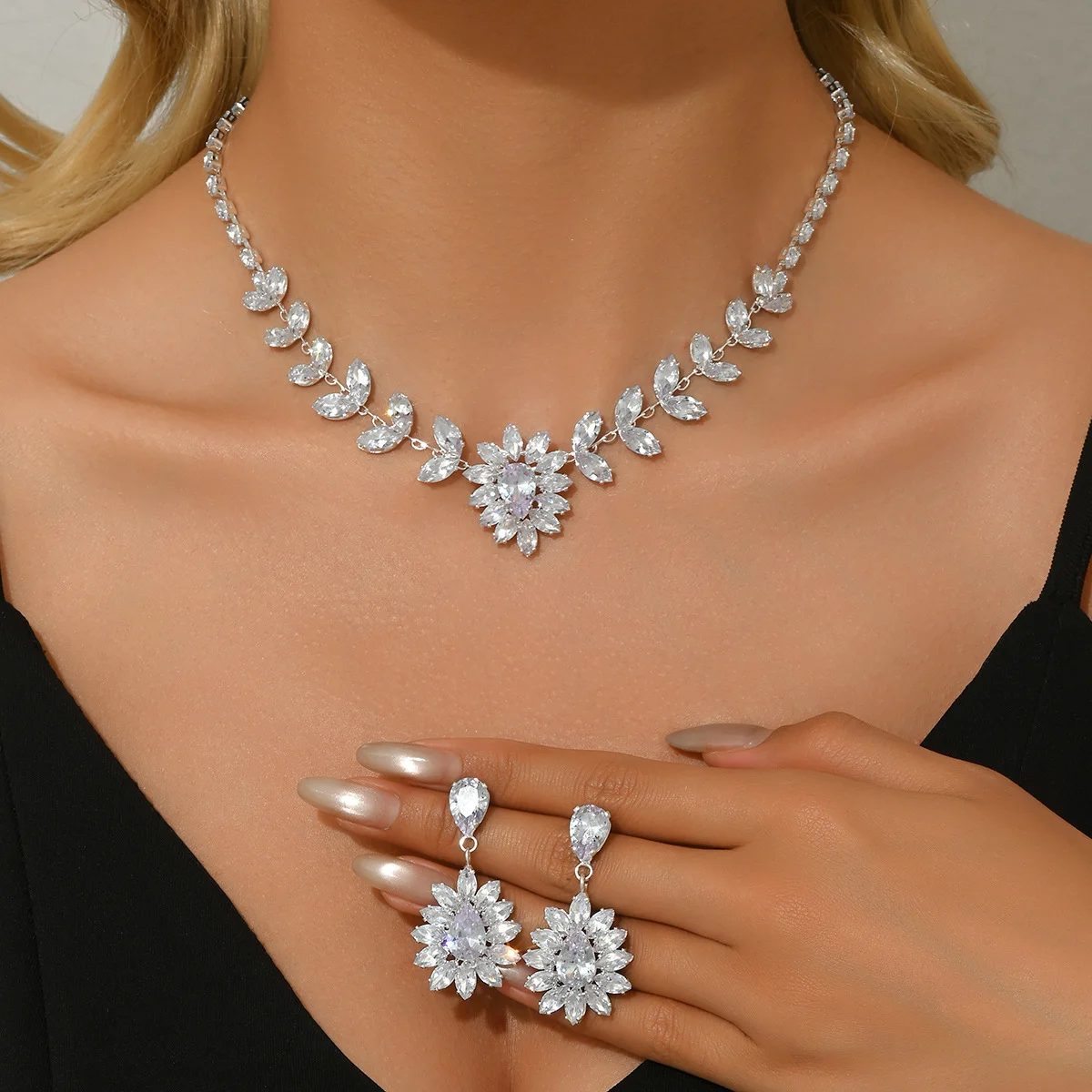 

New classic drop zirconia bridal wedding accessory fashionable, high-end and luxurious necklace and earrings set