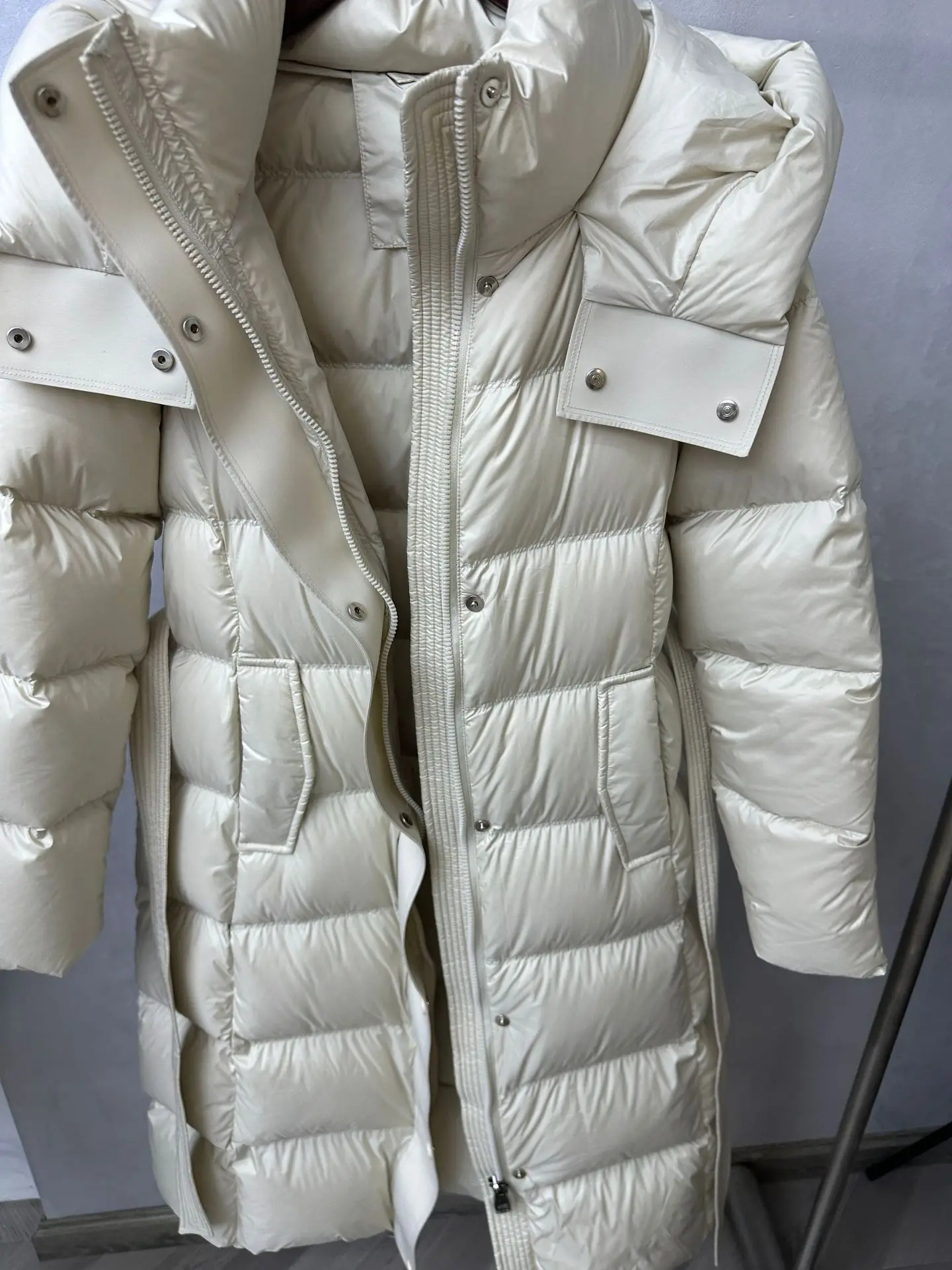 High-end meados de longo fino jaqueta feminina com cinto 2025 novo inverno cor sólida sobre o joelho elegante quente puffer casaco