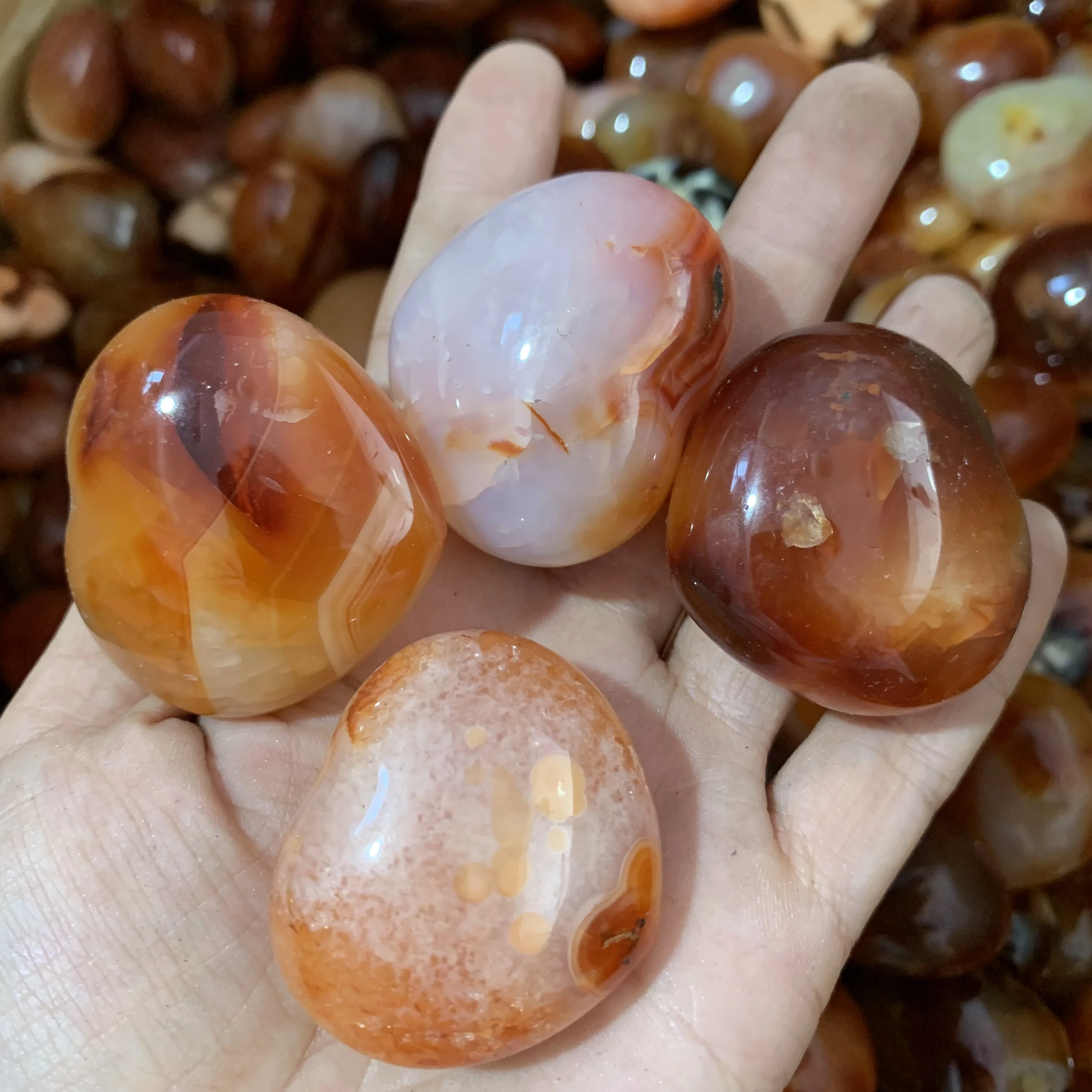 Natural Red carnelian Carved Heart Worry Stone Crystal Love Palm Stone Used for Cleansing and Protection