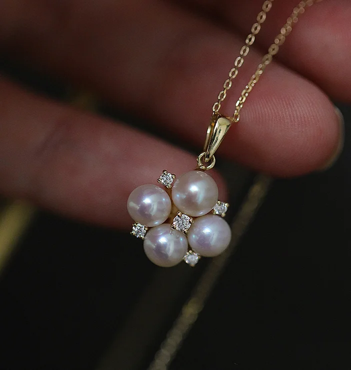 

GENUINE WHITE PEARL PENDANT NECKLACE
