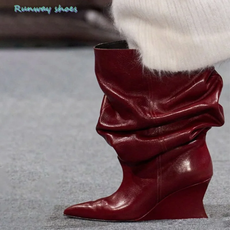Modelo más vendido, botas de mujer con pliegues de tubo grande, tacones de cuña afilados, botas color burdeos, botines de invierno adecuados para todas las estaciones