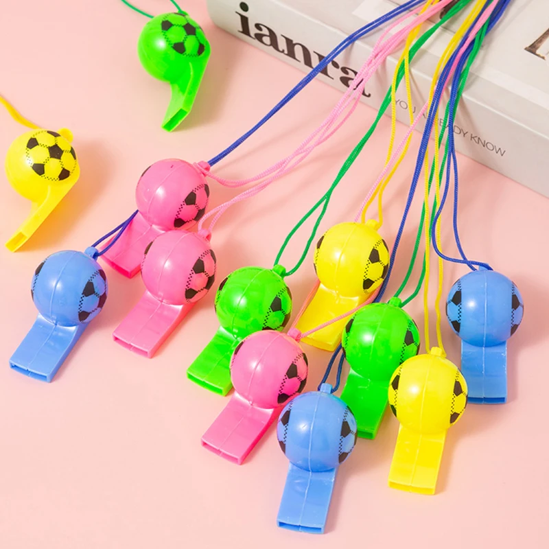5/10/20 pçs mini apito de plástico de futebol aleatório cor misturada assobios com corda cheerleading árbitro esporte fã apito fornecimento zyf