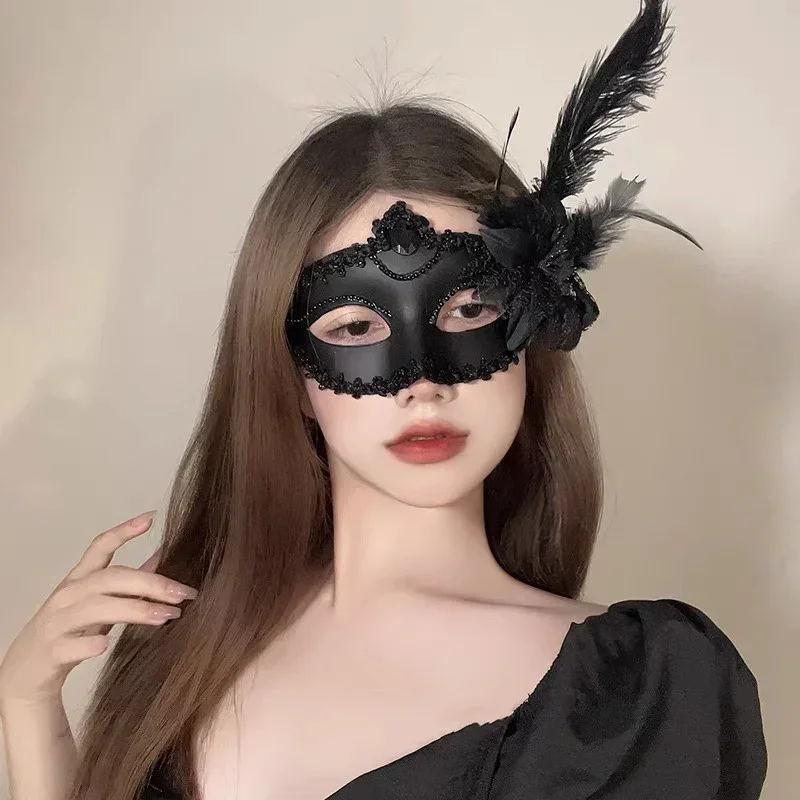 Masquerade Dancers Will Send Props for Sexy Half-face Makeup Women Half-face Lace Masks with Halloween Feathers