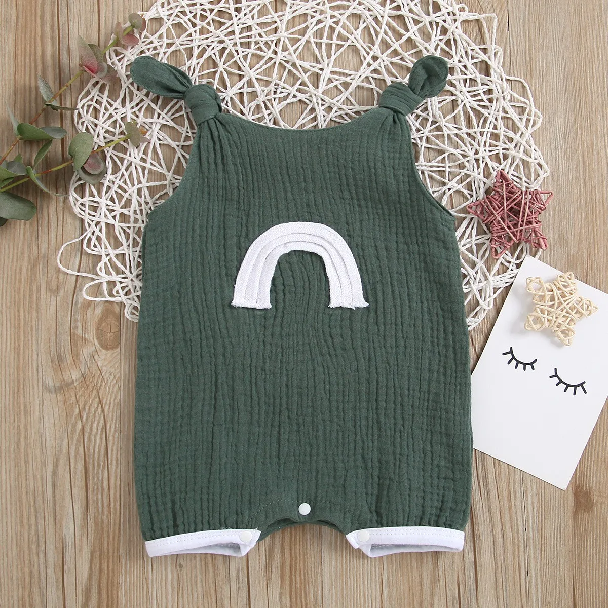macacao-de-bebe-neutro-de-verao-verde-claro-com-bordado-de-arco-Iris-sem-mangas-para-bebes-e-criancas-pequenas
