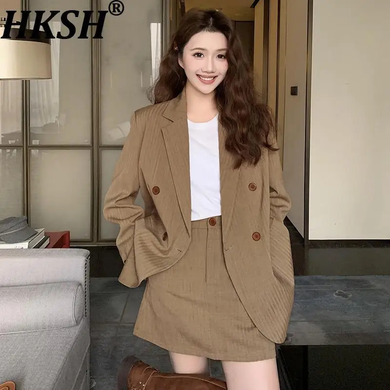 HKSH Primavera Autunno Nuove donne Abiti a righe Tendenza Stile coreano Giacca con bottoni Elegante Casual Ins Gonna corta Set a due pezzi HK12645